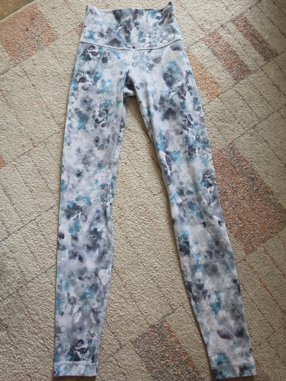 Lululemon Blue Gray Abstract Print Leggings Luxtreme Size 2 Athletic
